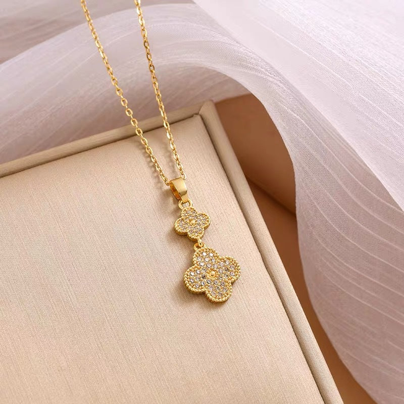 Collana con Pendente Minimalista a Quadrifoglio da Donna in Acciaio al Titanio con Finitura Placcata e Catena Snake
