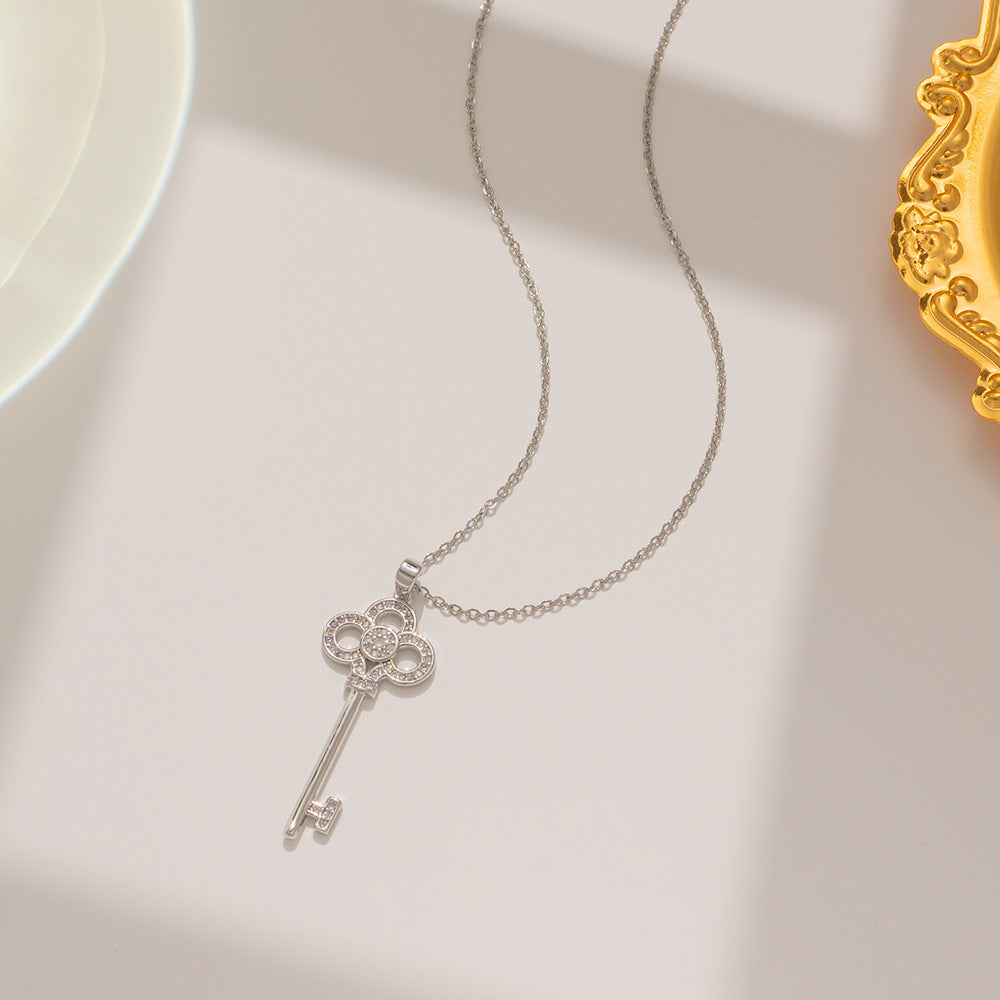 Versatile 18K Gold Plated Titanium Steel Geometric Crown Key Pendant O-Chain Necklace for Women