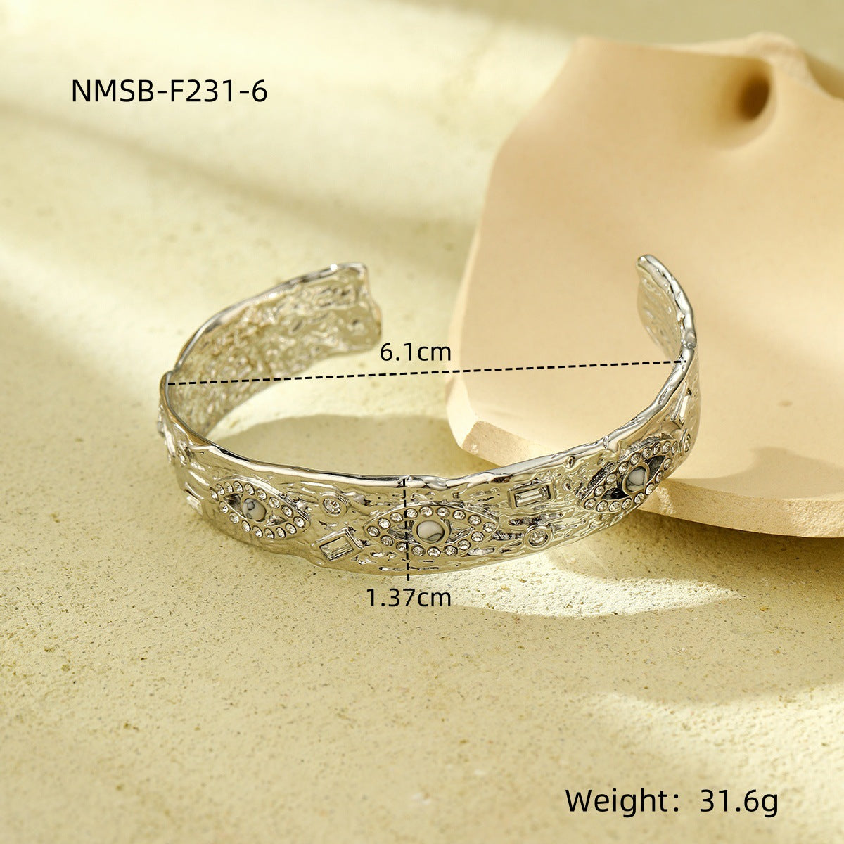 Bracciale in acciaio al titanio con occhi d'angelo in stile vintage francese e pietre naturali intarsiate, con accenti di strass, in acciaio inossidabile ipoallergenico, dal design elegante e lussuoso