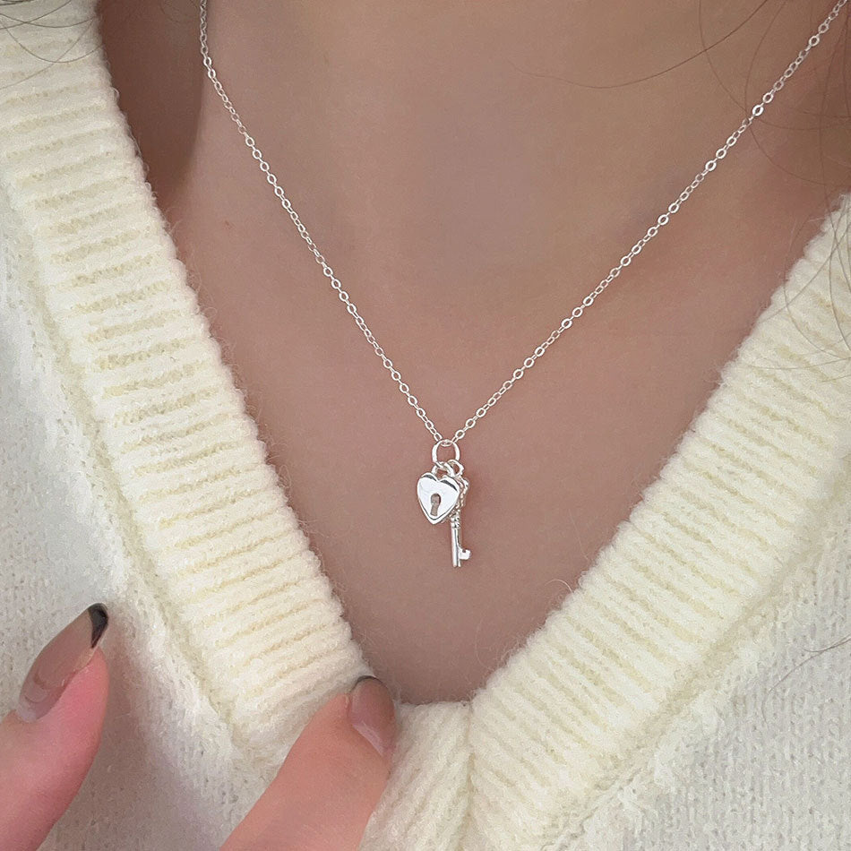Minimalist Cold-Tone Heart-Shaped Key Pendant Necklace in 925 Sterling Silver on Corn Chain