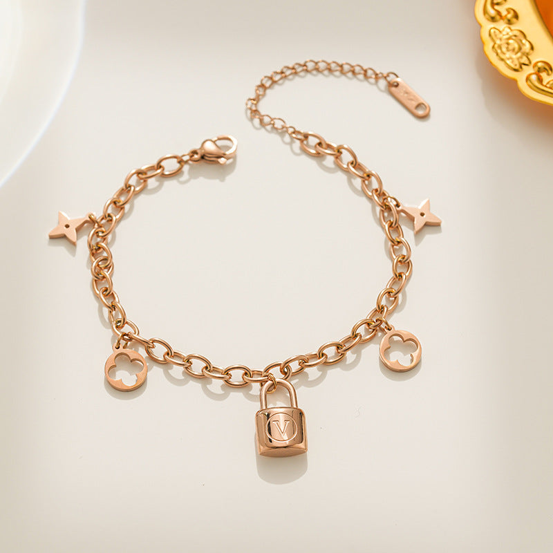Bracciale Minimalista a Quattro Foglie per Donna in Acciaio al Titanio con Finitura Placcata Sottovuoto