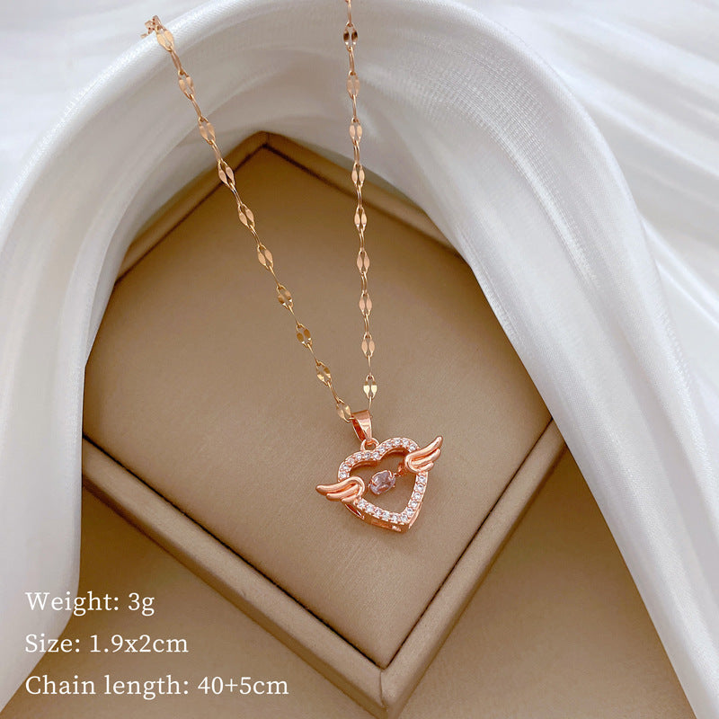 Collana con Ciondolo Geometrico a Cuore in Acciaio al Titanio di Lusso per Donne e Uomini con Intarsio di Strass