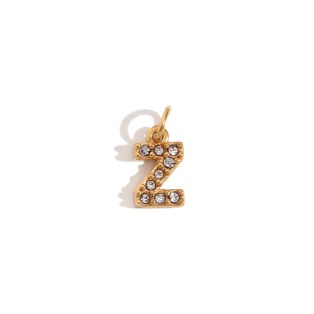 Collana pendente con iniziale in acciaio inossidabile placcato oro 18K e intarsio di strass, stile minimalista