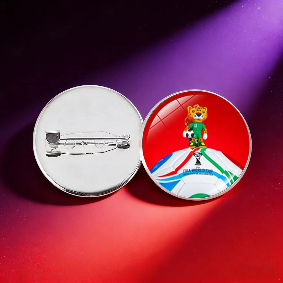 Broche Charm de Barra Redondo Geométrico Chapado en Cristal Hecho a Mano para la Mascota del Mundial 2026
