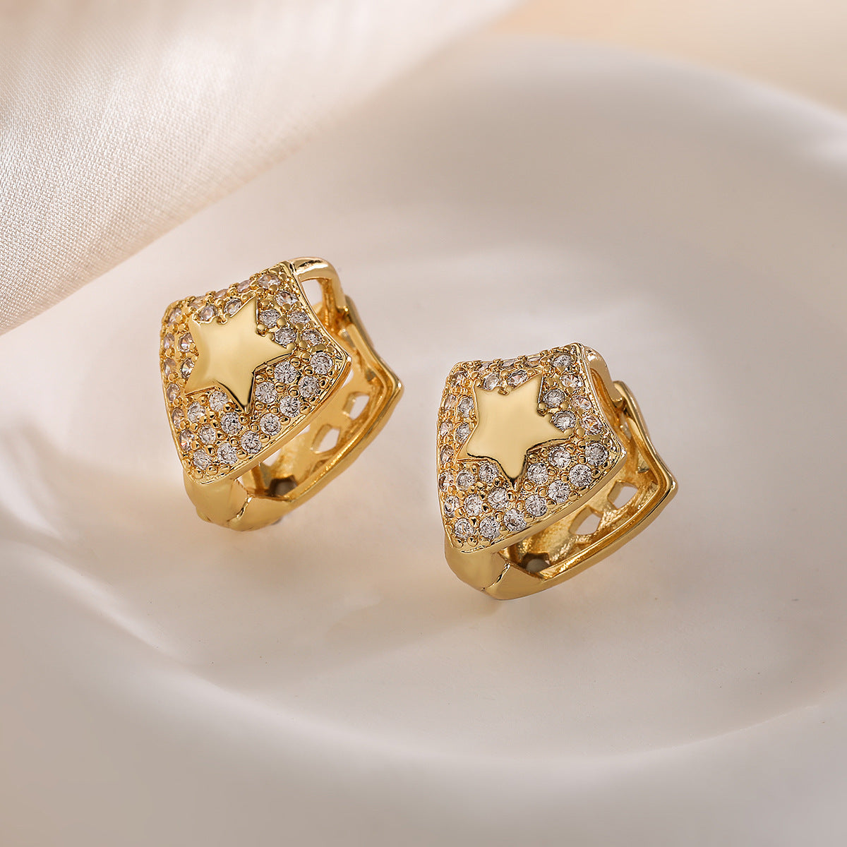 Minimalist Geometric Heart-Shaped Zirconia Ear Clips for Women in Copper with 18K Gold Plating