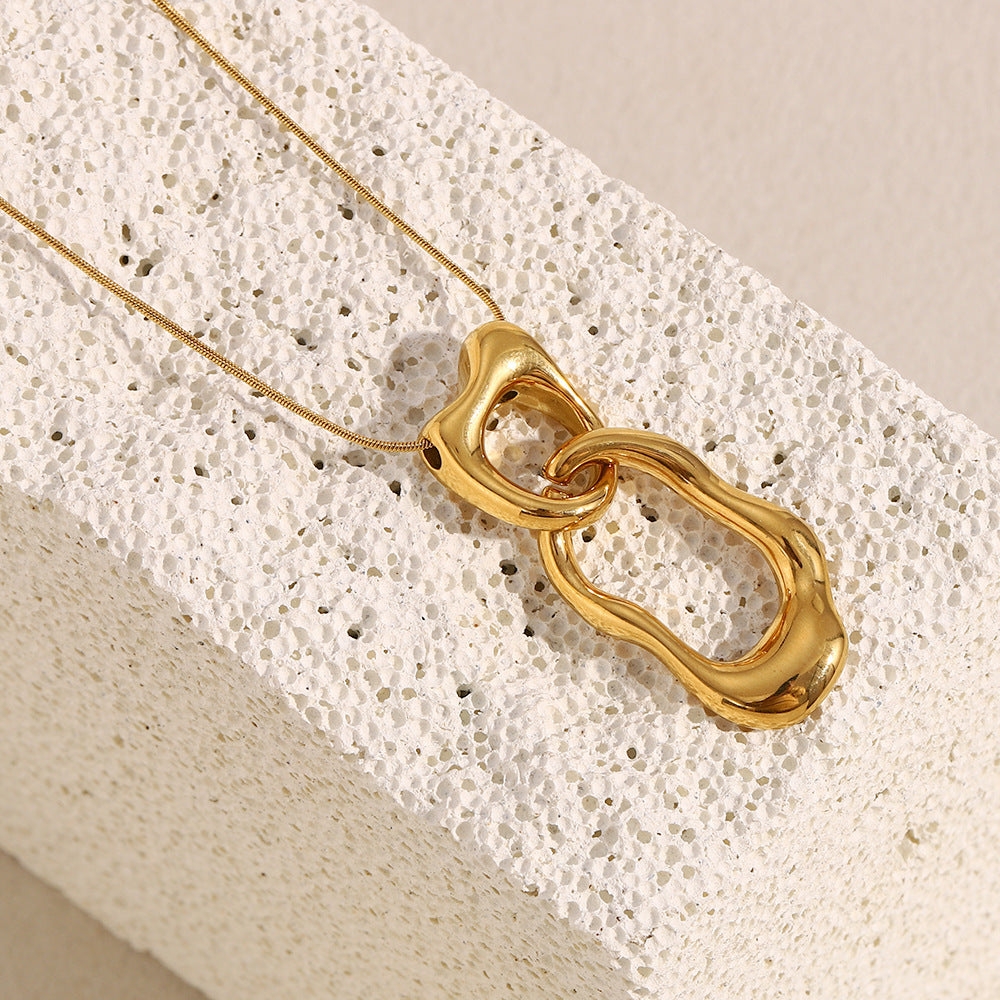 Collana con ciondolo ad anello irregolare geometrico minimalista da donna in acciaio inossidabile placcato oro 18 carati