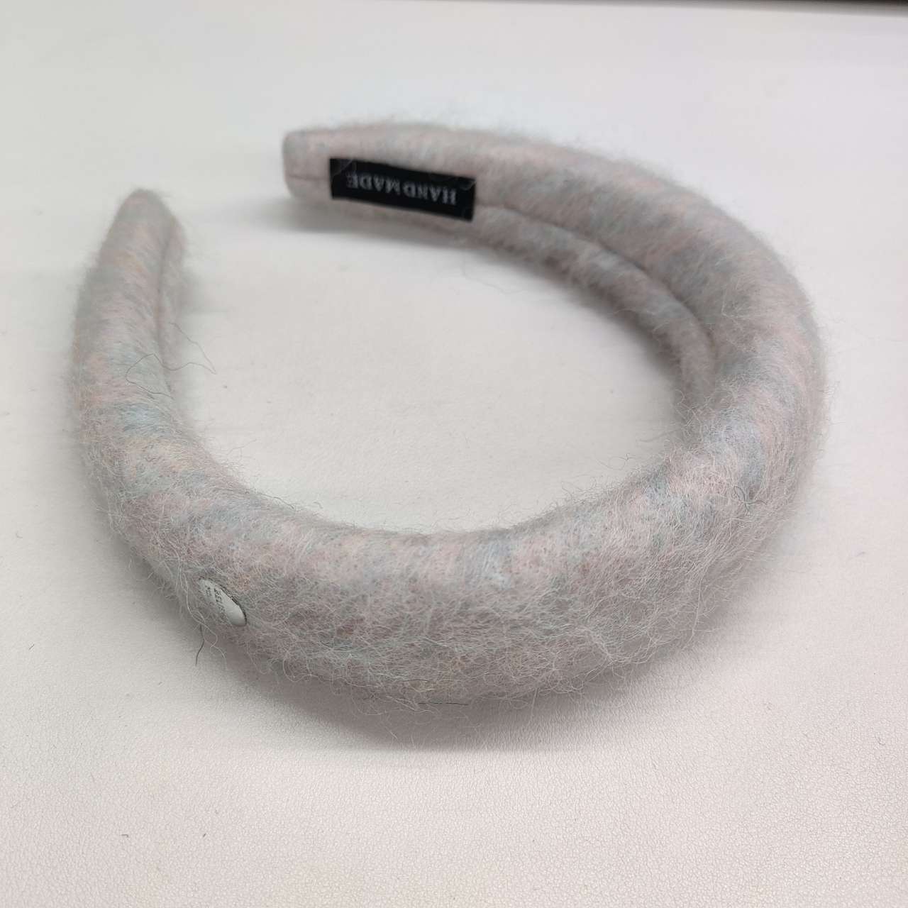 Diadema de letras de terciopelo para mujer con acabado artesanal, accesorio para el cabello moderno y versátil para otoño e invierno