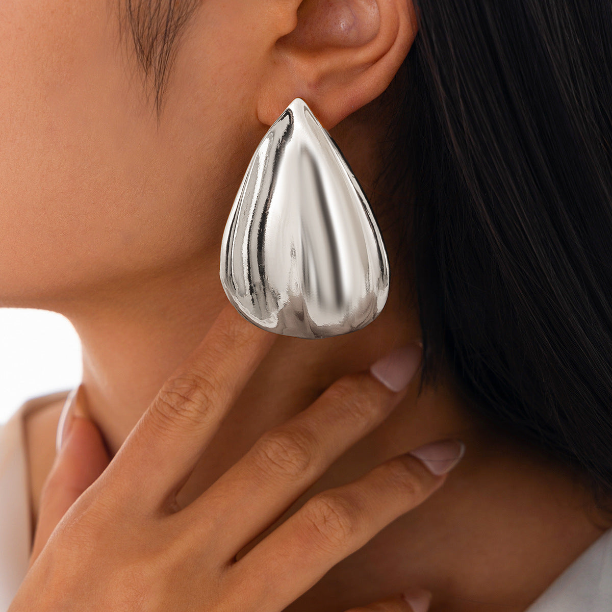 Pendientes Minimalistas Irregulares Geométricos Retorcidos con Forma de Gota de Aleación para Mujer con Acabado Galvanizado