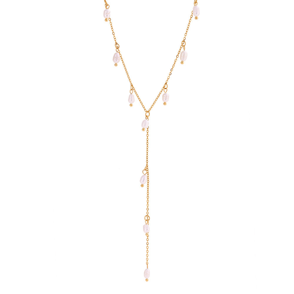 Collar minimalista en Y de acero inoxidable para mujer con colgante de acero de titanio, detalles de perlas cultivadas y flecos
