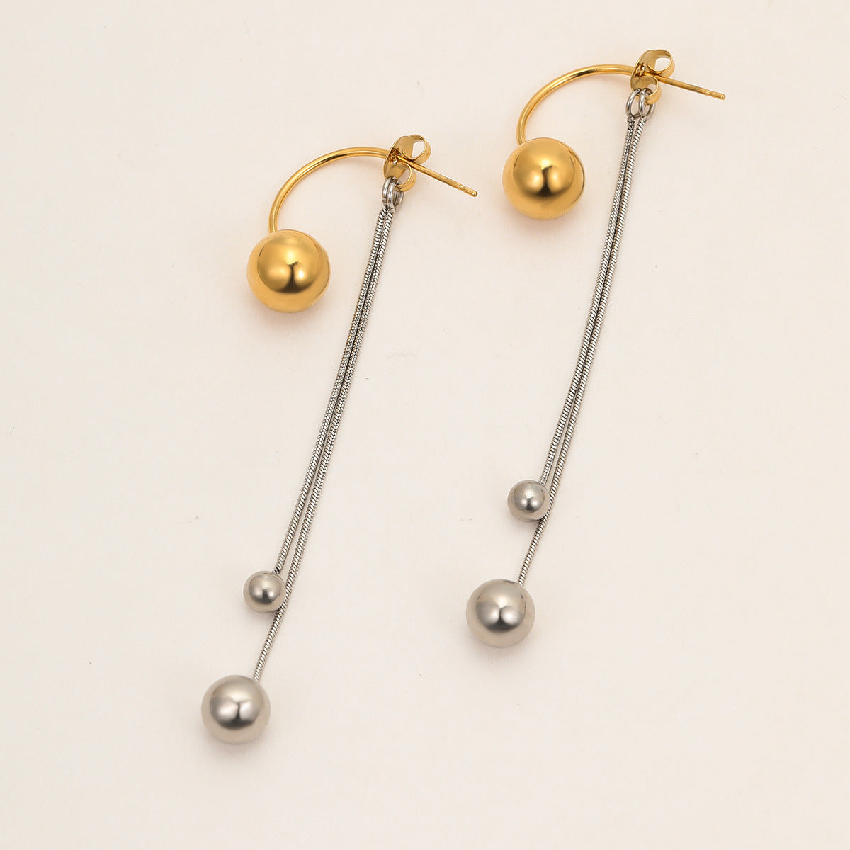Orecchini a perno da donna in acciaio inossidabile placcato oro 18 carati, stile vintage, con motivo geometrico, sfera e nappe