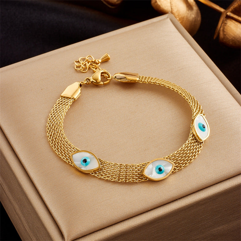 Bracciale con ciondolo a farfalla d'ispirazione vintage in acciaio al titanio con intarsi in strass e dettagli traforati