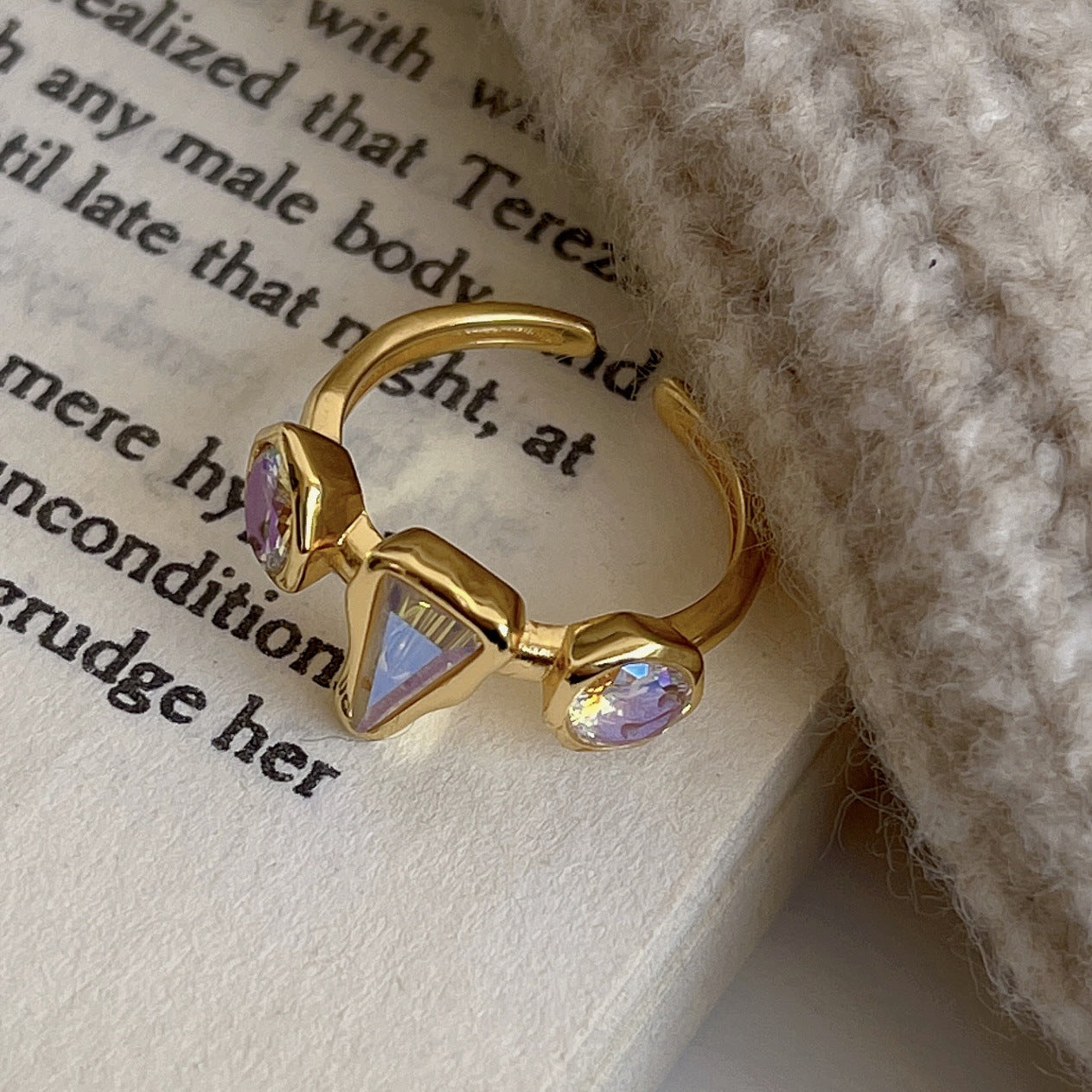 Anillo minimalista de plata de ley S925 para mujer con forma geométrica e incrustaciones de diamantes de imitación