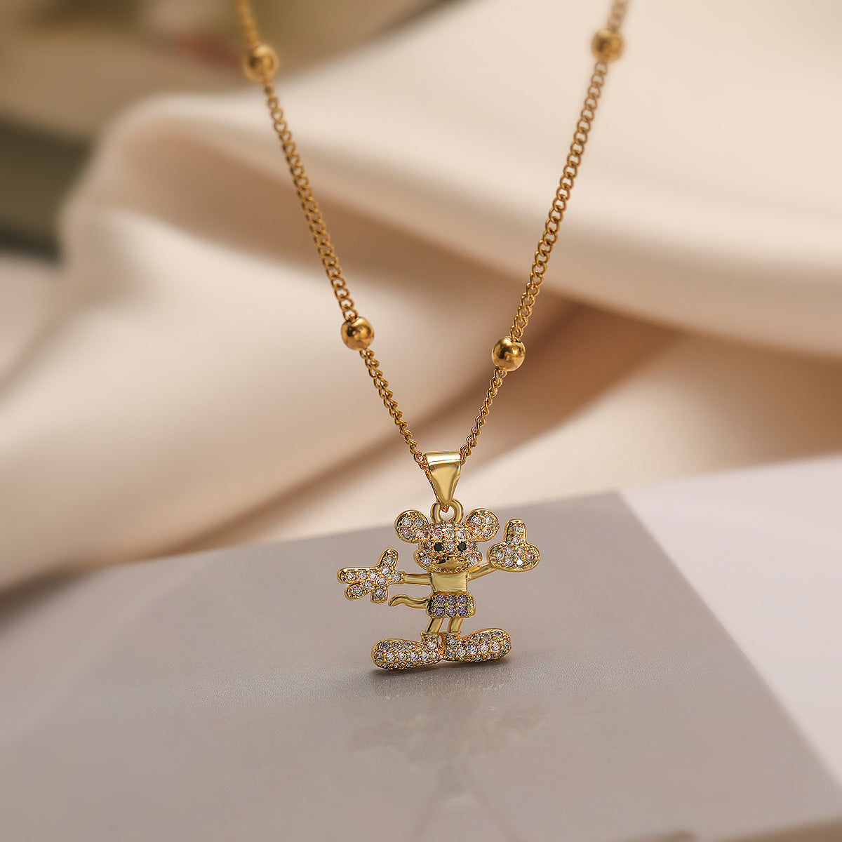 Collana con pendente geometrico irregolare minimalista da donna con placcatura in oro e zirconi