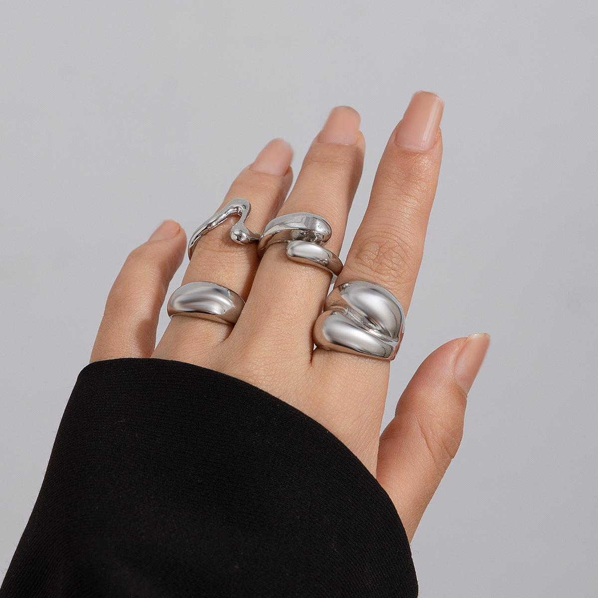 Minimalist Geometric Open Ring for Women in Zinc Alloy with Plated Finish and Curved Linear Design