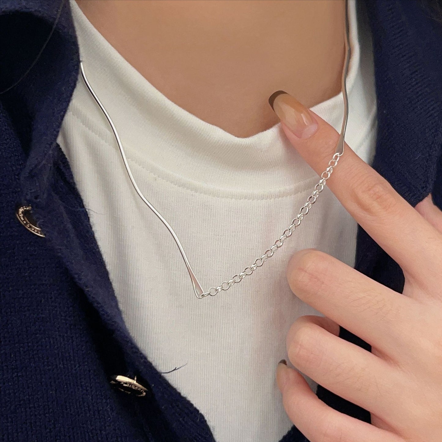 Minimalist Geometric Irregular Line Necklace in 925 Sterling Silver with Tulip Motif on Snake Chain