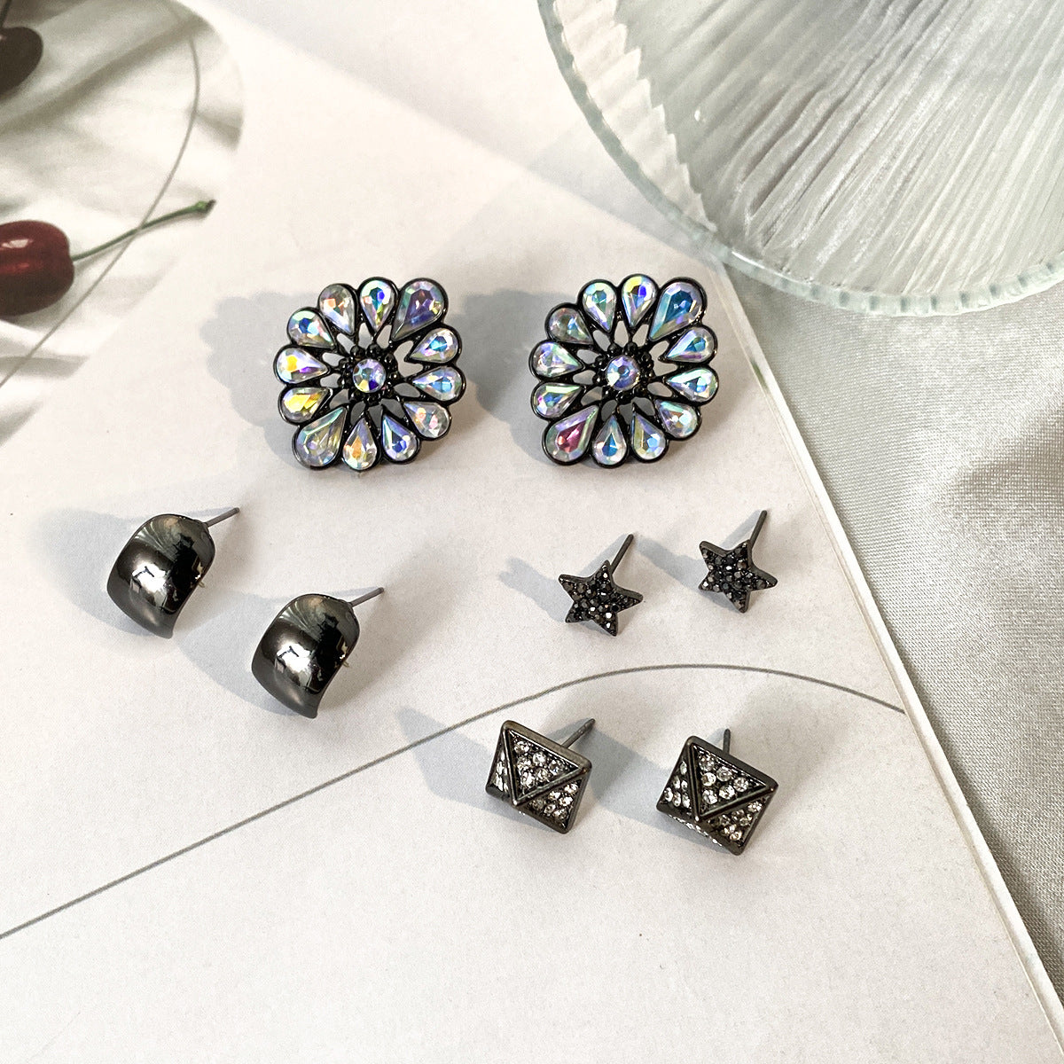 Minimalist Sweet Gun Black Plated Alloy C-Shape Round Geometric Rhinestone Stud Earrings Set with Stainless Steel Posts