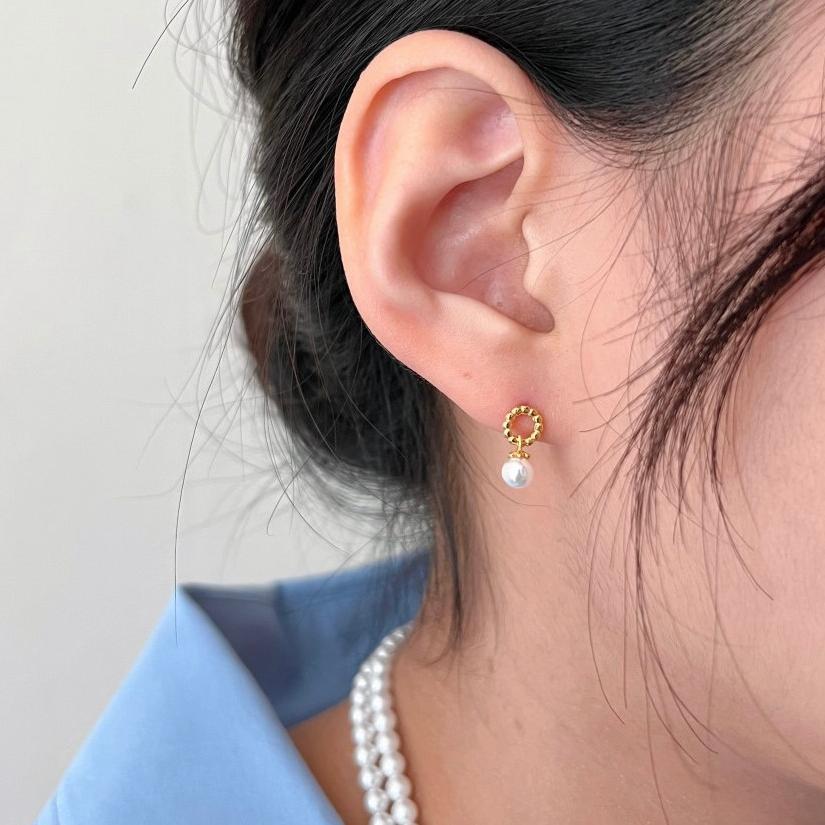 Pendientes minimalistas de lágrima con incrustaciones de perlas y aguja de plata de ley 925