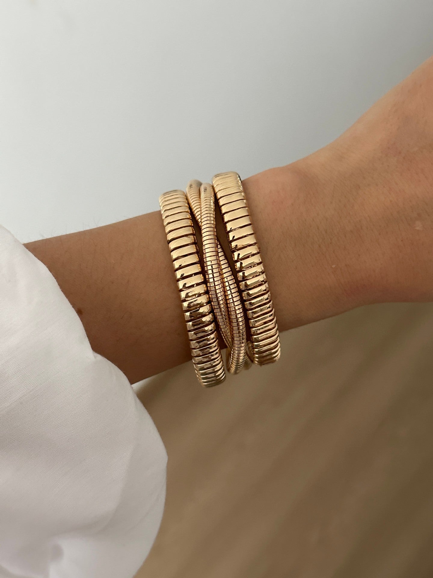 Bracciale rigido geometrico placcato spazzolato minimalista in lega per uomo e donna