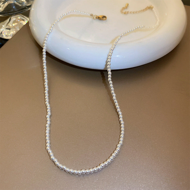 Elegant Floral Abalone-Inspired Pendant Necklace for Women in Alloy with Plated Finish, Delicate Clavicle Chain for Everyday Wear