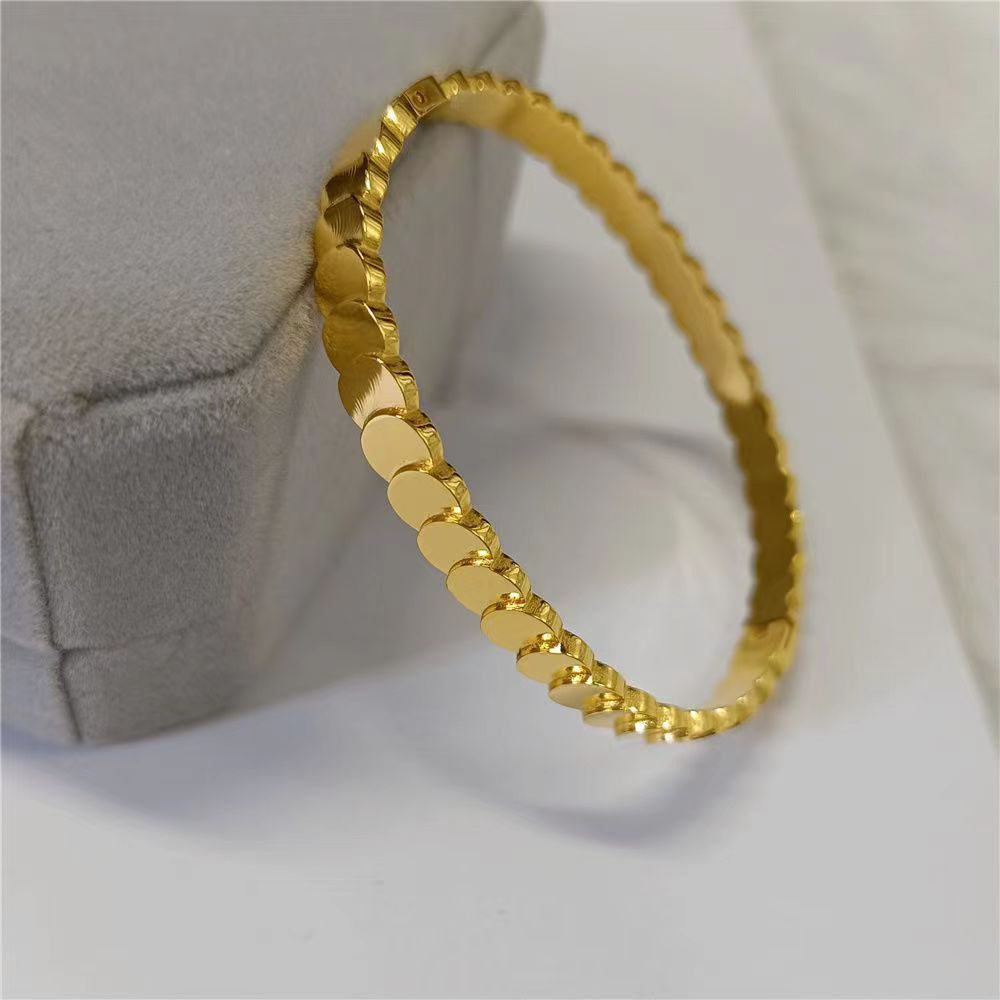 Bracciale ovale geometrico in acciaio al titanio da donna con placcatura in oro 18 carati, ipoallergenico e resistente allo sbiadimento