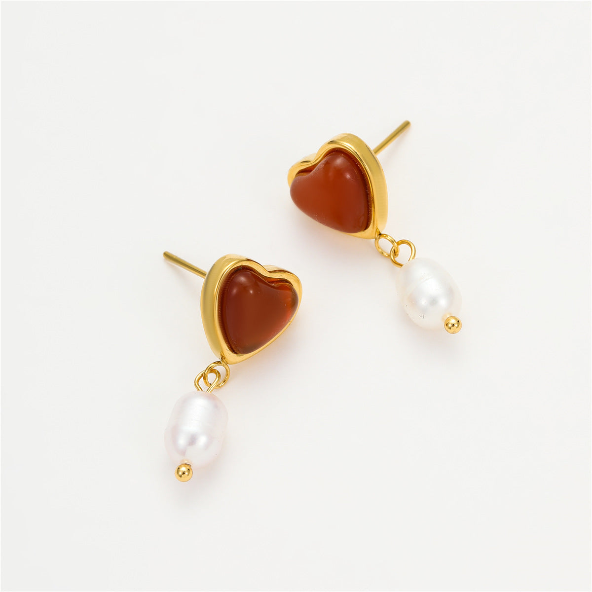 Collana pendente vintage in acciaio inossidabile a forma di cuore con agata rossa e accenti di perle naturali, set di orecchini abbinati per donna