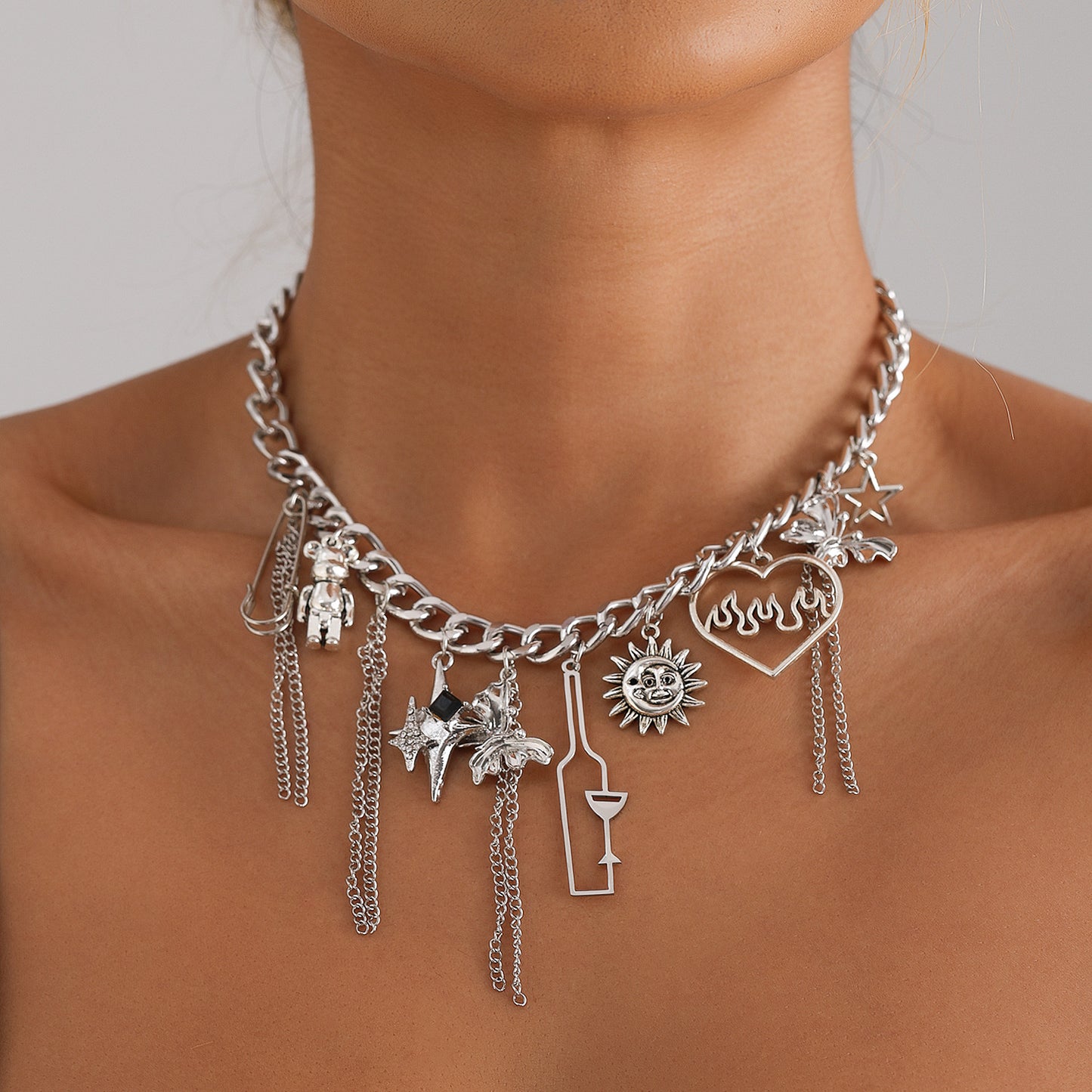 Fashionable Heart Butterfly Bear Sunflower Pendant Necklace for Women with Alloy Material and Plated Finish