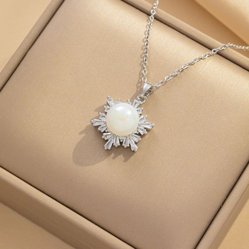 Collana minimalista geometrica in acciaio al titanio da donna con pendente in madreperla, placcata oro 18 carati, design a fiocco di neve, zirconi trapezoidali micro-incastonati, catena lucida a clavicola