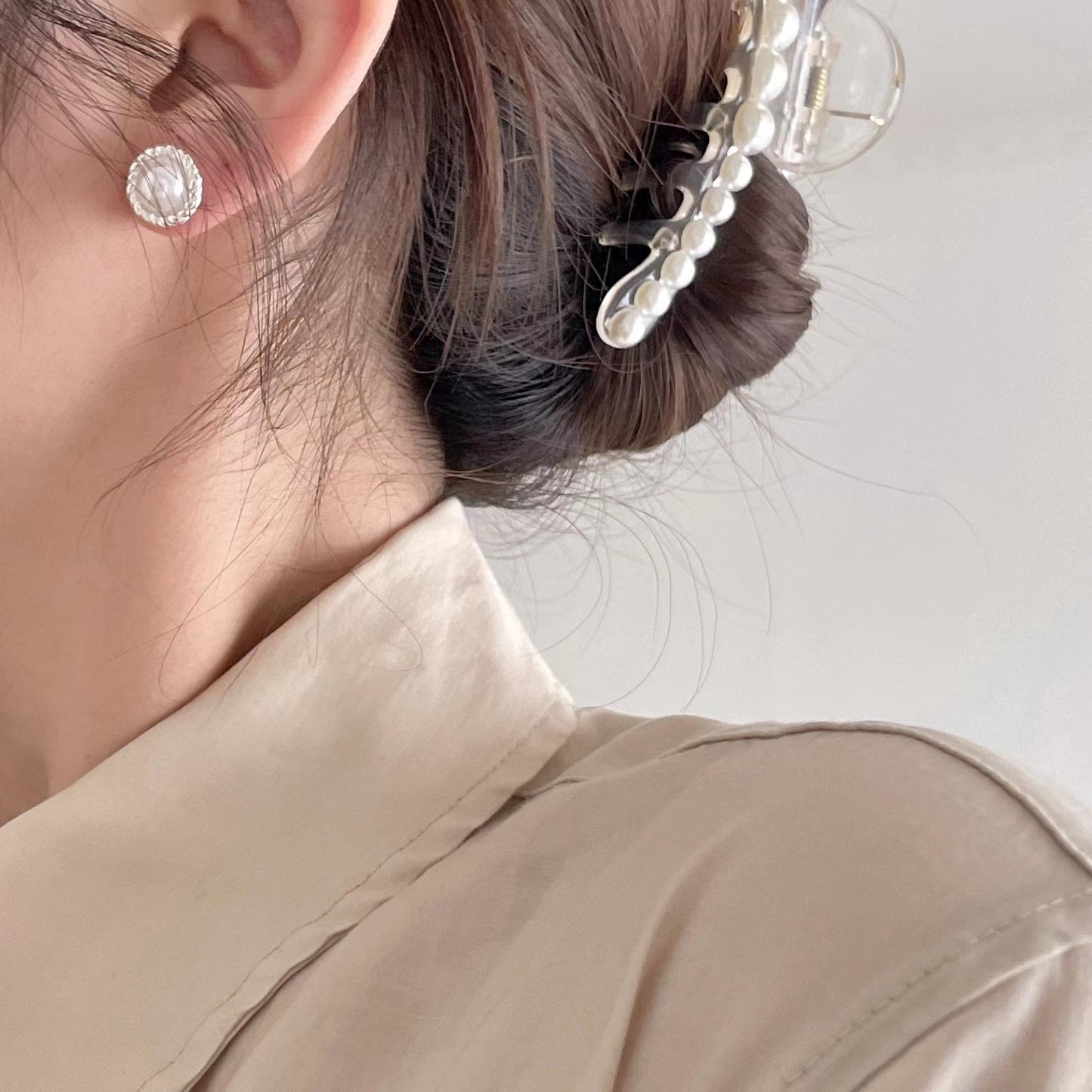 Sweet Fresh Style Teardrop-Shaped 925 Sterling Silver Pearl Stud Earrings with Pearl Inlay