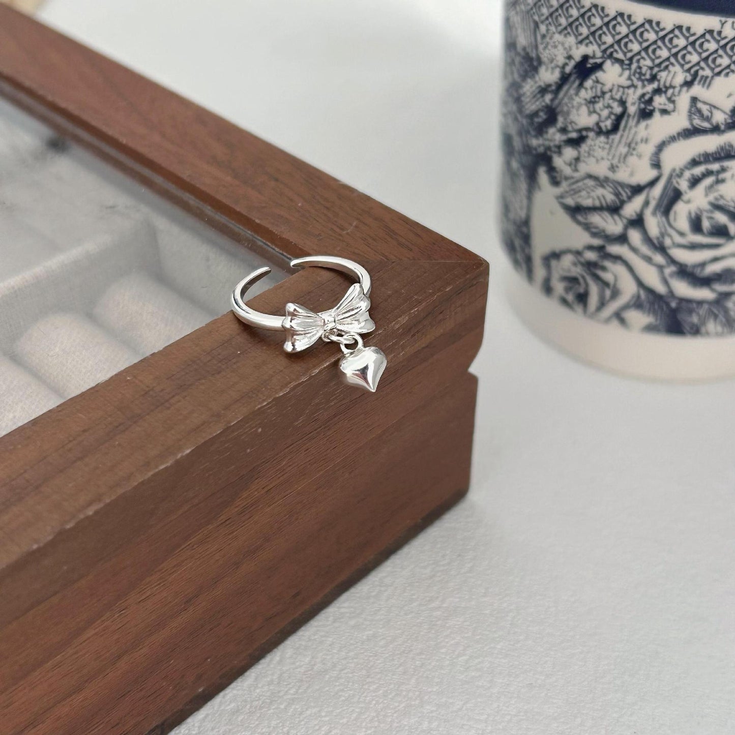 Anello Minimalista in Argento Sterling S925 a Forma di Fiocco e Cuore con Finitura Placcata