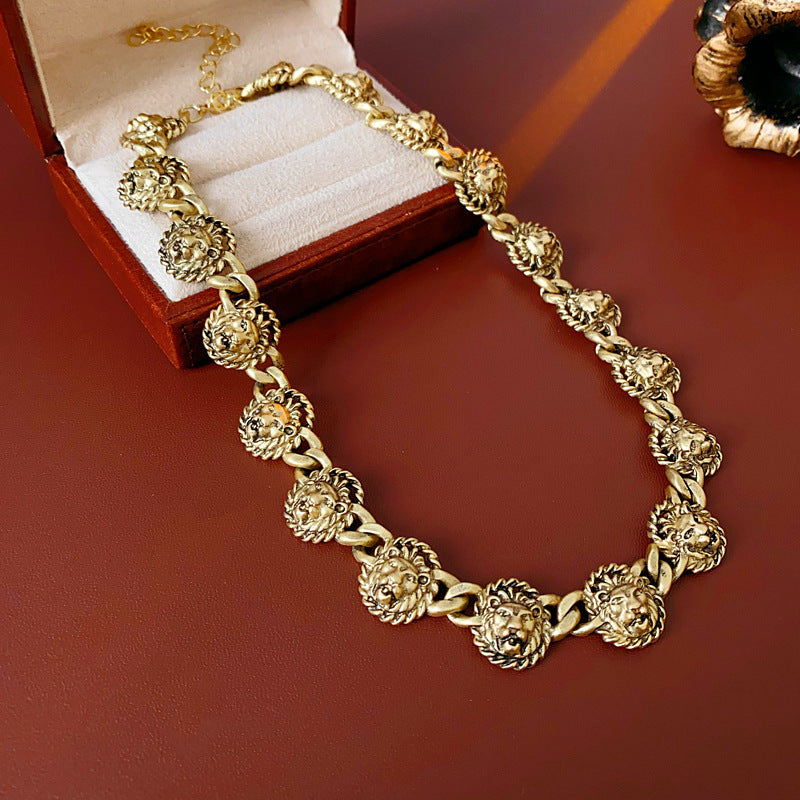 Set di orecchini e catena per clavicola da donna con motivo floreale vintage, perle, ciondolo in lega e finitura placcata