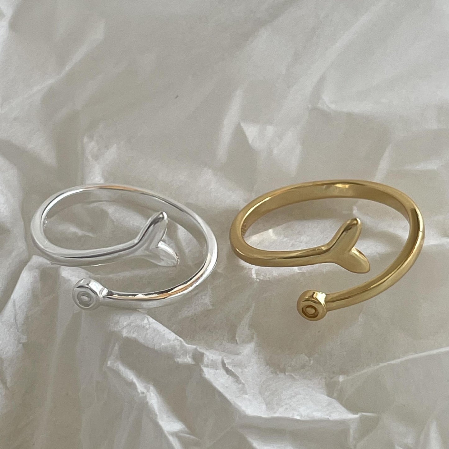 Anillo Minimalista de Plata de Ley 925 con Forma de Cola de Pez y Lágrima para Mujer