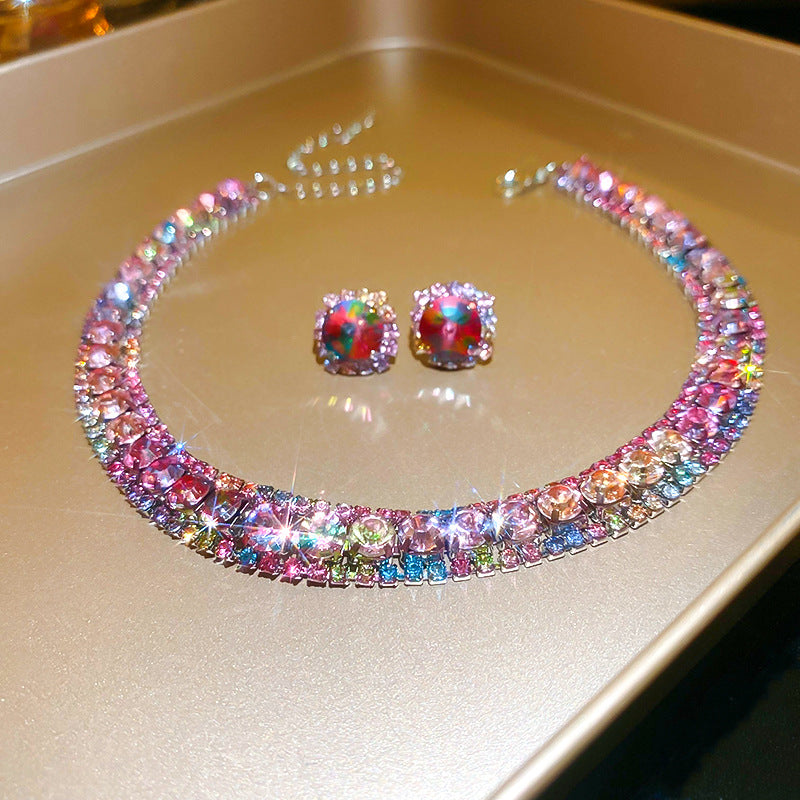 Parure elegante composta da collana con ciondolo geometrico e orecchini a perno da donna, in rame placcato