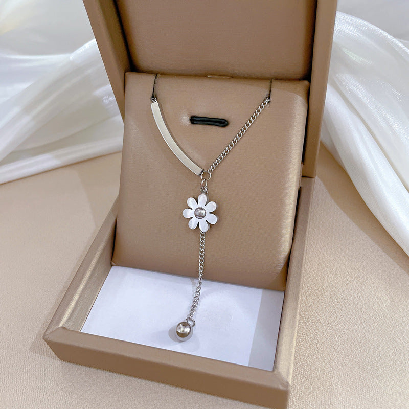 Collana con ciondolo floreale geometrico minimalista da donna e da uomo in acciaio al titanio con placcatura in oro su catena di perline