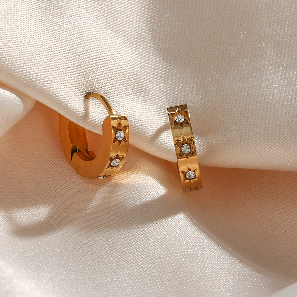 Pendientes de tuerca de acero inoxidable geométricos minimalistas de moda con baño de oro de 18 quilates y detalles de estrella de circonita para mujer