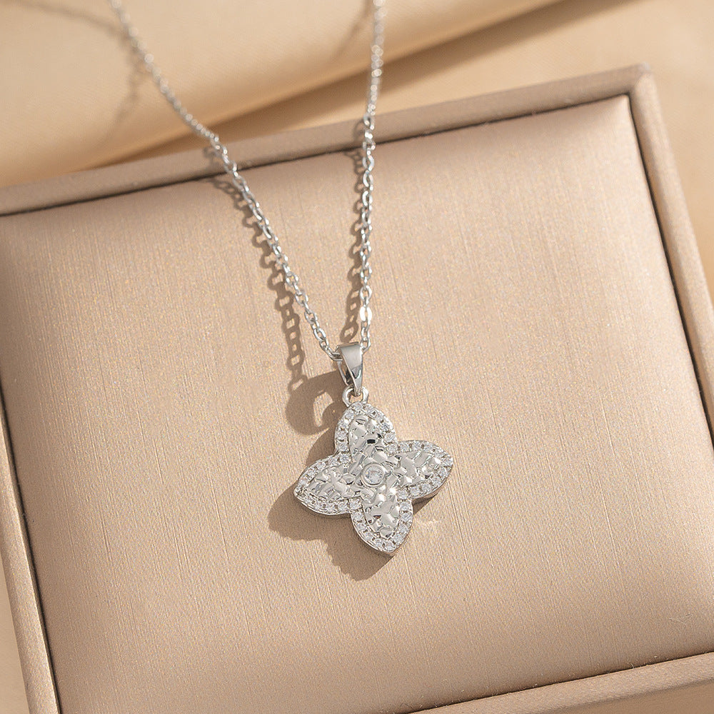 Collana con Pendente a Quadrifoglio Minimalista di Lusso da Donna in Acciaio al Titanio Placcato Oro con Design Geometrico