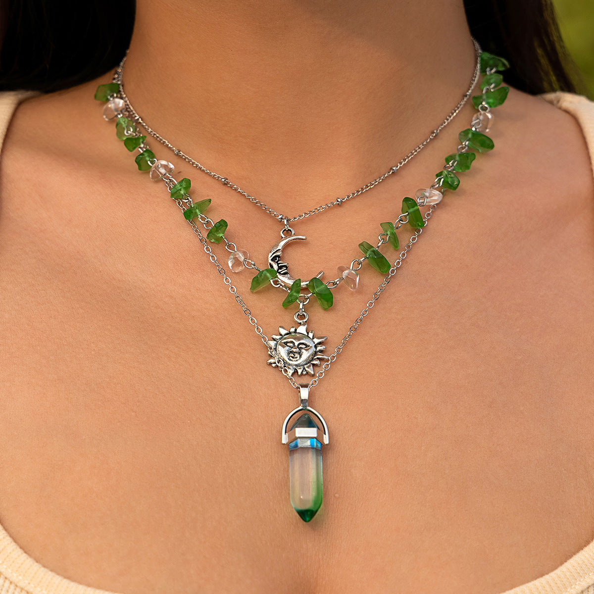 Collar con colgante de hoja floral dulce y atrevido con borlas, dijes de estrella y diseño de cuentas en aleación con galvanoplastia en cadena de cuentas redondas para mujer