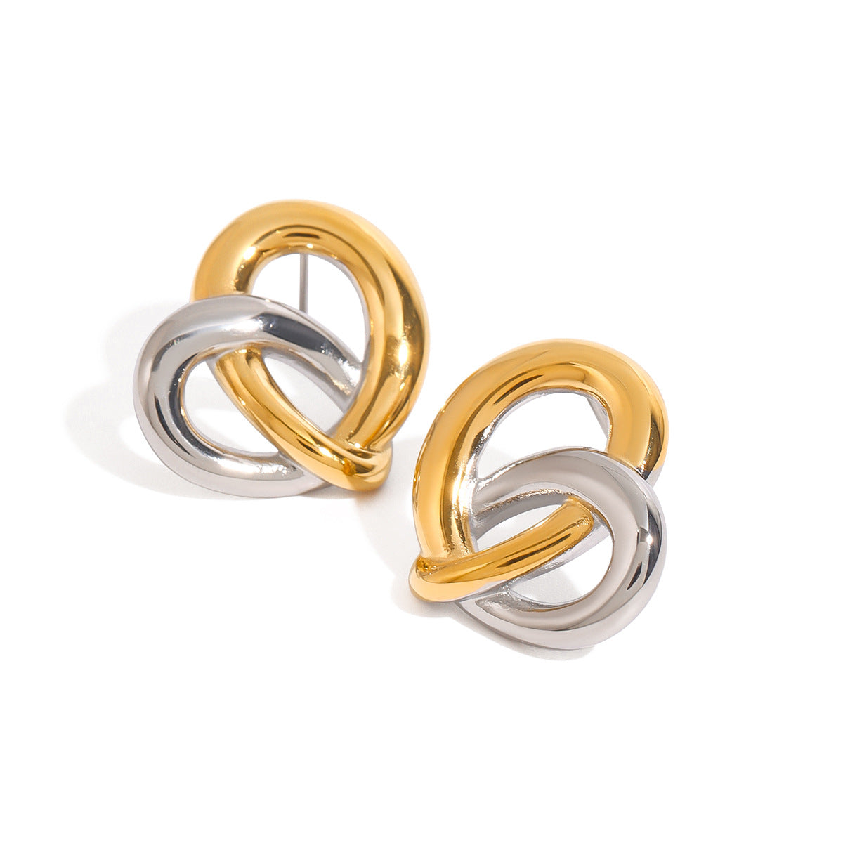 Pendientes de tuerca de acero inoxidable chapados en titanio con corazón geométrico elegante para mujer