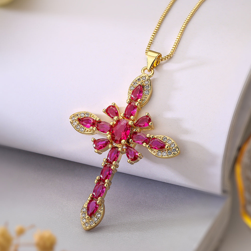 Collana Minimalista Geometrica Pendente da Donna Realizzata in Rame con Placcatura in Oro 18K e Intarsio di Zirconi