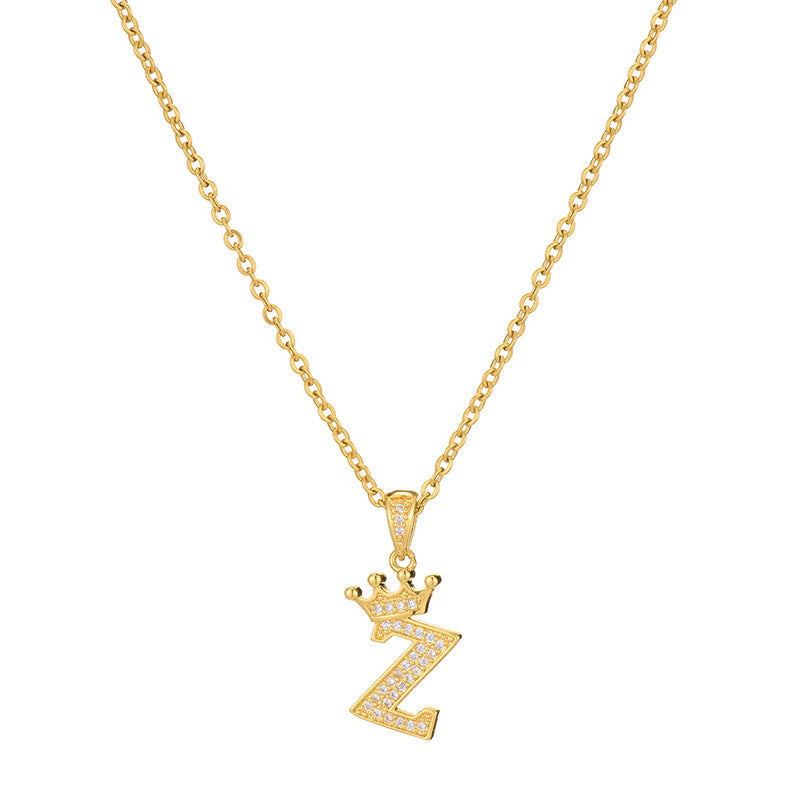 Collana da donna in acciaio inossidabile a forma di corona, minimalista, con zirconi cubici micro-pavé e charm a lettera