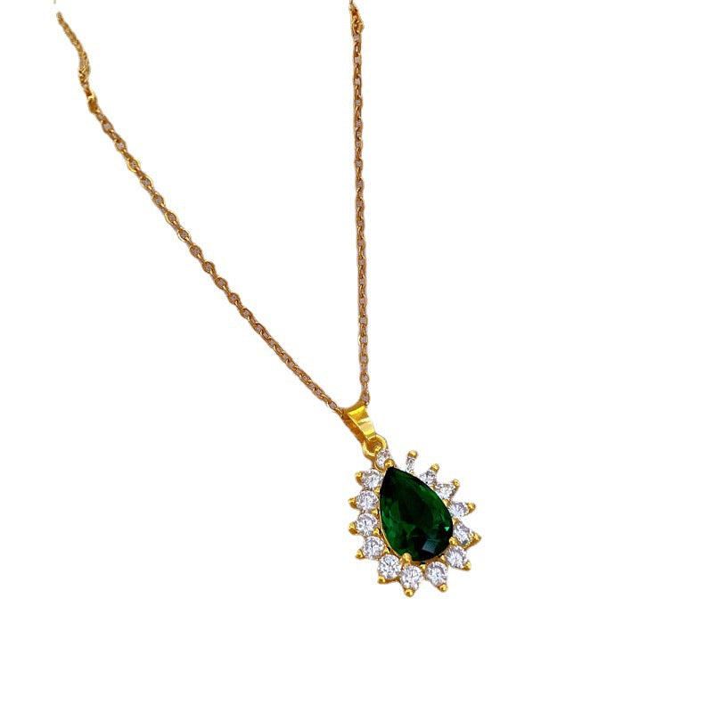 Elegante Collana con Ciondolo Geometrico in Acciaio al Titanio per Donne con Intarsio di Strass e Catena a O Regolabile