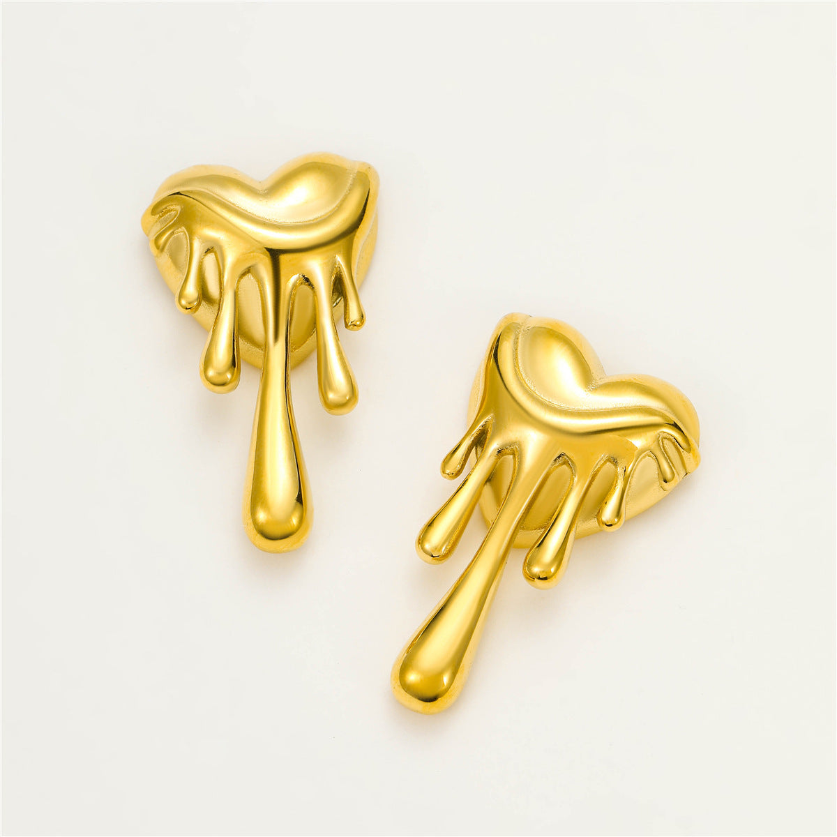 Pendientes vintage de acero inoxidable con forma de corazón bañados en oro de 18K para mujer