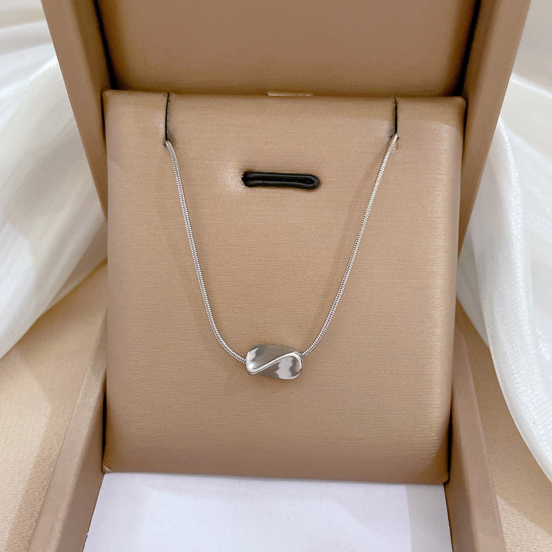 Collar de Acero de Titanio Geométrico Minimalista Retorcido para Unisex con Chapado en Oro
