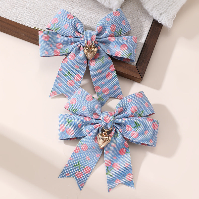 Fermaglio per Capelli a Doppio Strato Fatto a Mano Stile Naturale per Bambine con Stampa Ciliegie Blu e Ciondolo a Cuore in Resina Plastica