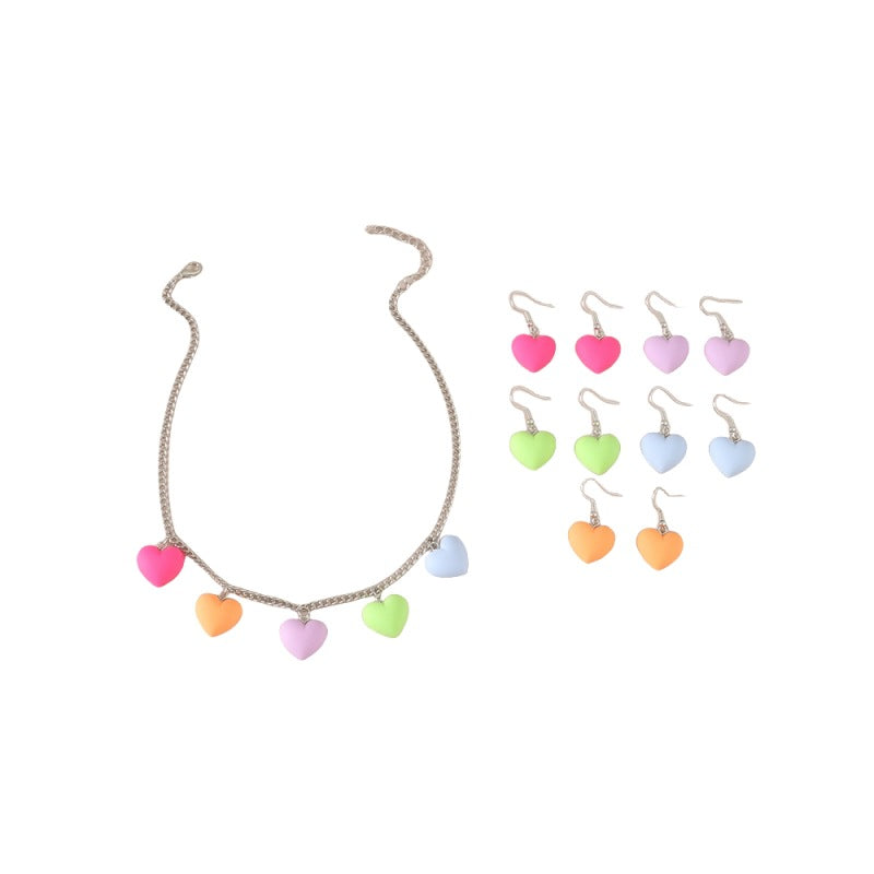 Set di collane con ciondoli acrilici a forma di cuore per bambini con catena a maglie intrecciate in colori caramella
