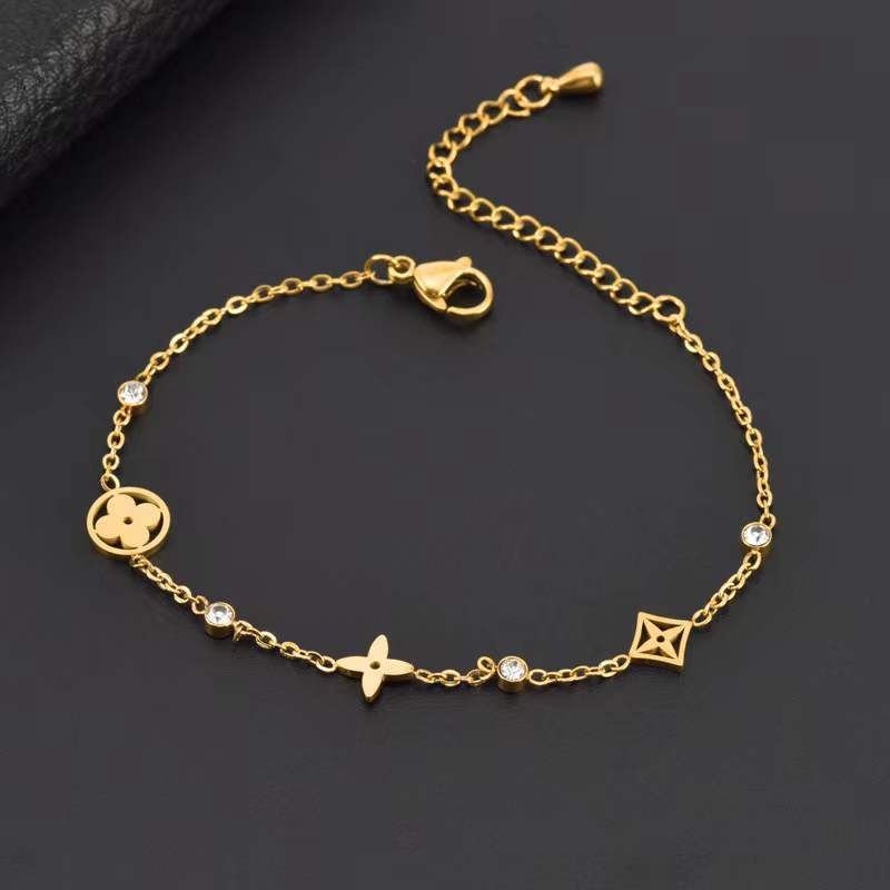 Minimalist Titanium Steel Hollow Four-Leaf Clover Necklace for Women with Electroplated Finish and Wavy Chain