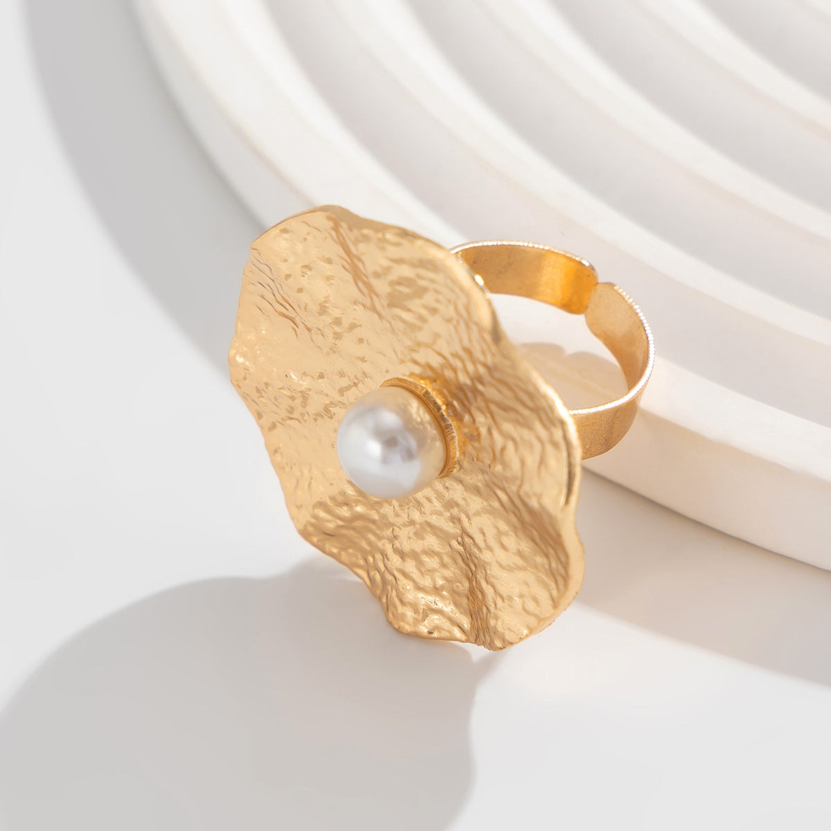 Minimalist Plated Alloy Floral Pearl Geometric Round Ring Set for Women