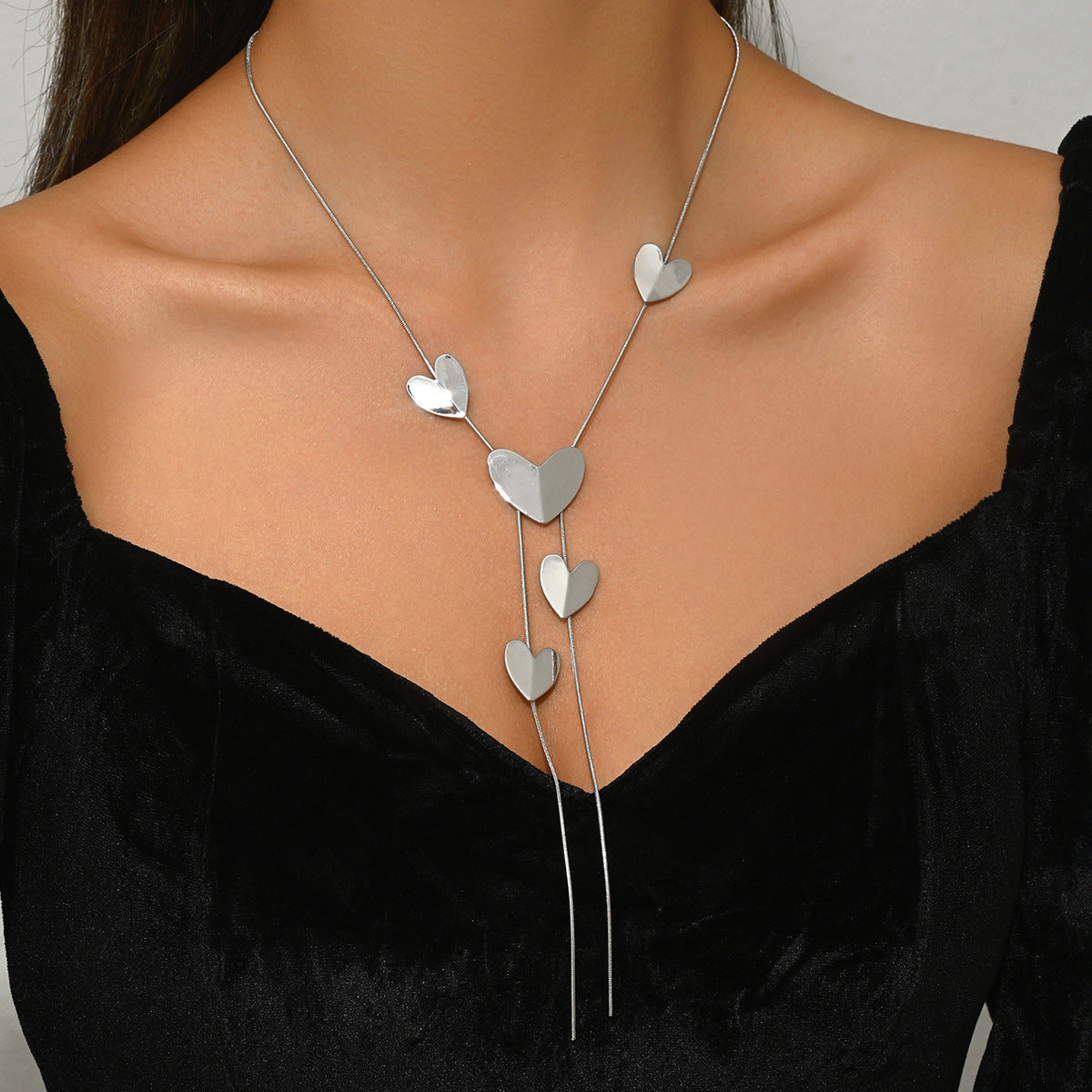 Collar con colgante de corazón geométrico de lujo para mujer, cadena de clavícula chapada en aleación de zinc