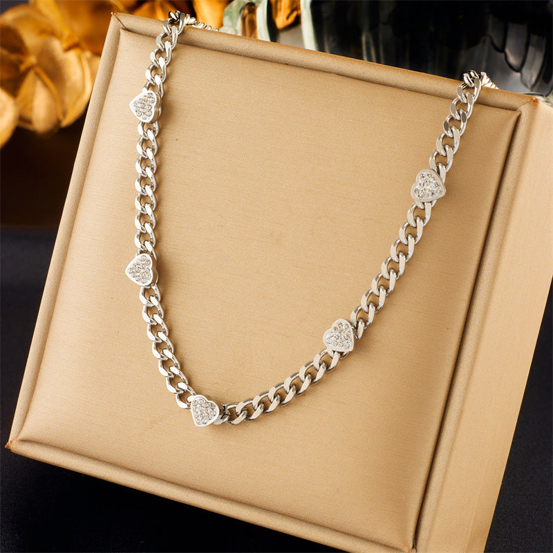 Collar de Corazón Minimalista de Acero de Titanio Tono Frío con Incrustaciones de Diamantes de Imitación y Cadena Gruesa