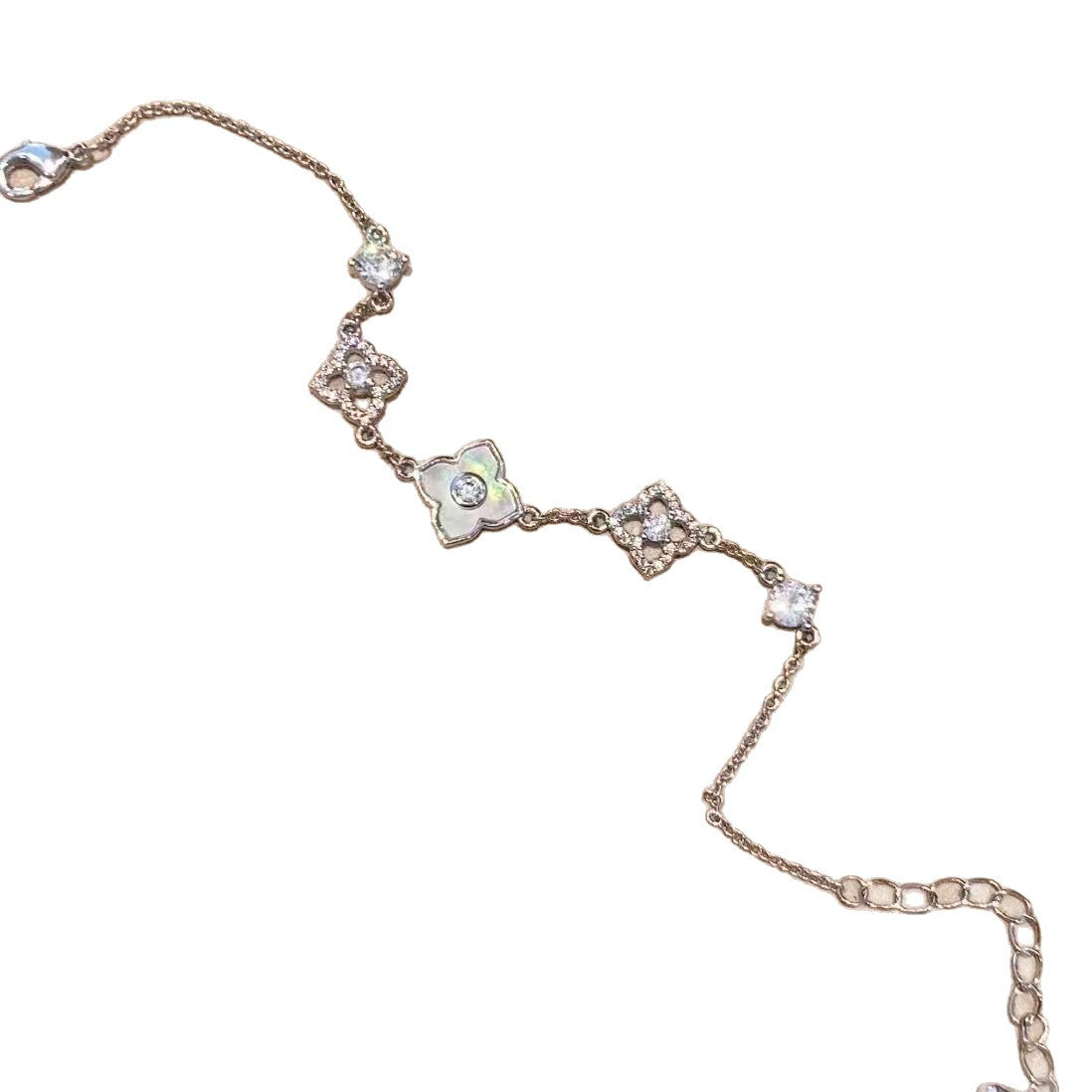 Minimalist Zircon and Mother-of-Pearl Floral Bracelet for Women — Elegant Daily Wear, Office-Appropriate, Luxury-Look Hand Jewelry