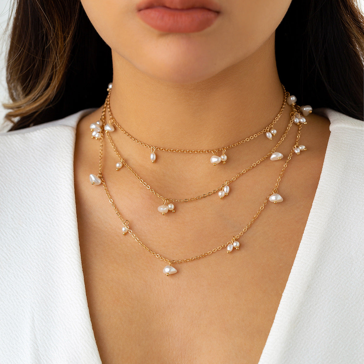Collana pendente a Y minimalista con perle finte, ciondolo in lega galvanizzata, nappa e design a catena a strati per donna